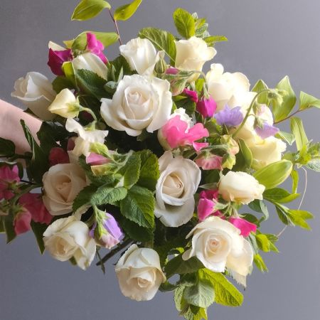 rosebie bouquet handheld 