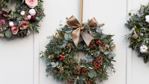 How to Get the Most out of Your Hand-Made Natural Christmas Wreath-min