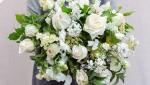 chelsea_flower_show_bouquet_with_badge