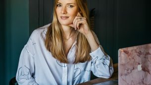 hollys house at christmas 1x1