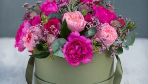 passionate_pink_hat_box_arrangement